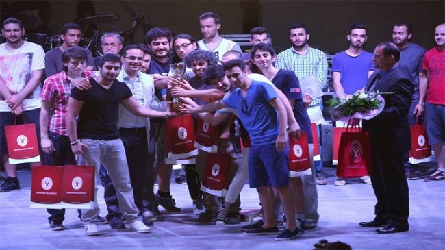 Renkler yarıştı, İzmir Üniversitesi şampiyon oldu
