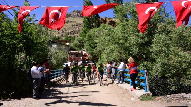 Köye Dönüş Festivali’nde doğa ve saçlar bütünleşti