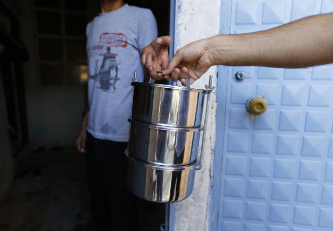 Konak'ta sofralar boş kalmıyor