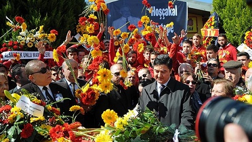 İZMİRLİLER BÜLENT ÖZKUL'U UĞURLADI...