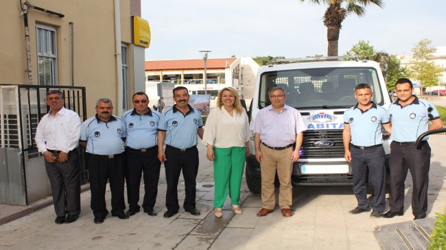 Urla'da başkan Sibel Uyar, zabıtanın yüzünü güldürdü