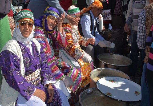 Bergama'da aşure hayrı