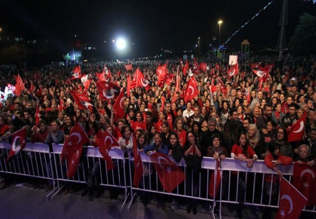 Karşıyaka'da Cumhuriyet coşkusu