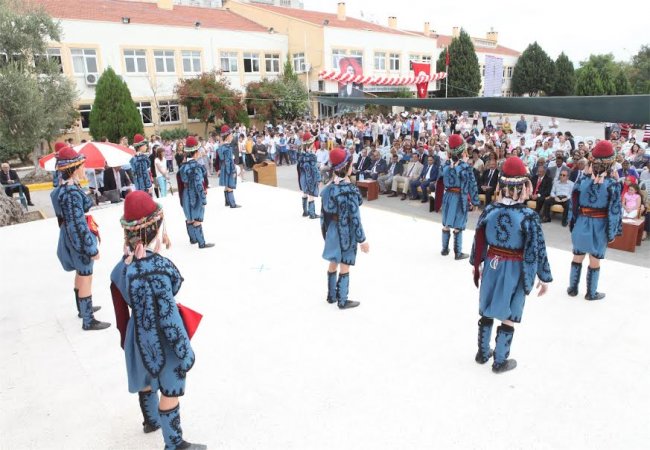 Bornova’da 2015-2016 Eğitim-Öğretim Dönemi törenle başladı