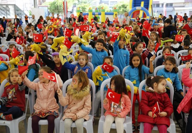 Konaklı çocuklar Cumhuriyet’i şenlikle kutladı