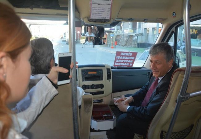 CHP'li Balbay'dan minibüs mitingi