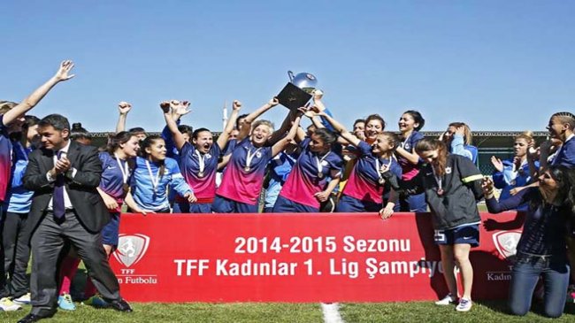Konak Belediyesi, kulüp bütçesini kısınca şampiyon kadın futbol takımı dağılma aşamasına geldi...
