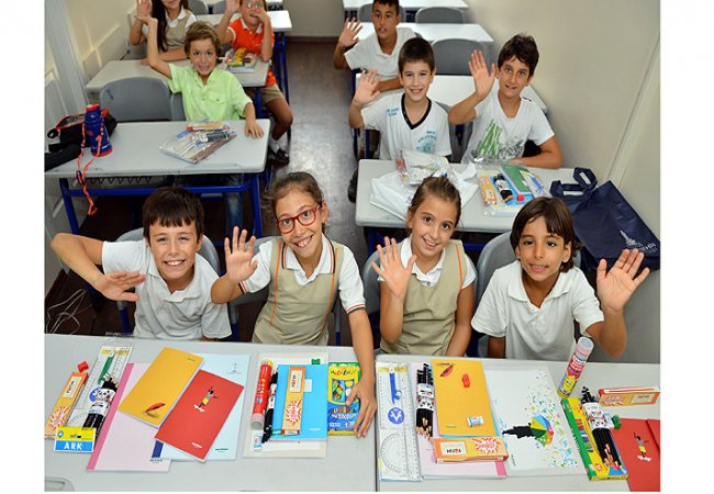 Büyükşehir Belediyesi'nden minik öğrencilere hediye