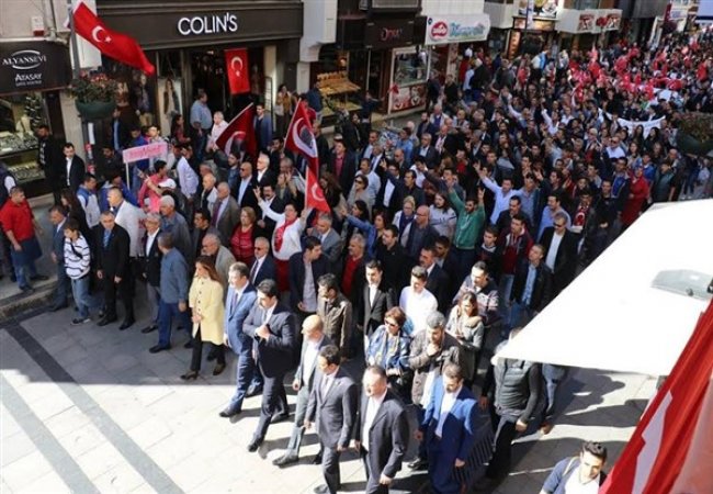MHP'den Cumhuriyet yürüyüşü