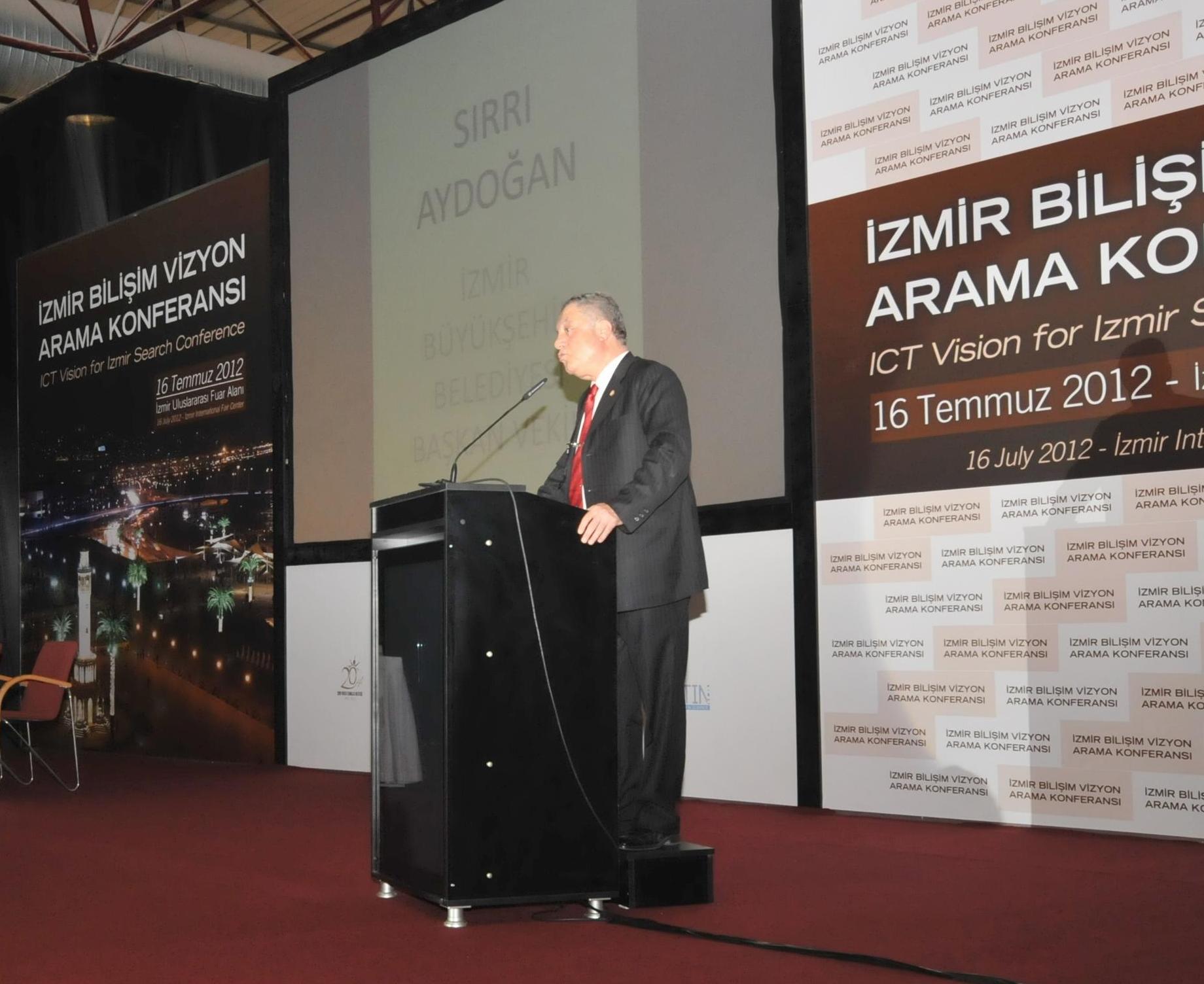 İZMİR'DE BİLİŞİM FIRTINASI BAŞLADI