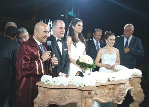 SEFERİHİSAR BELEDİYE ESKİ BAŞKANI STATTA EVLENDİ