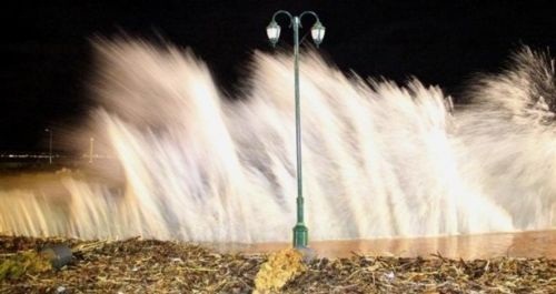 İZMİR VALİLİĞİ FIRTINAYA KARŞI HALKI UYARDI...