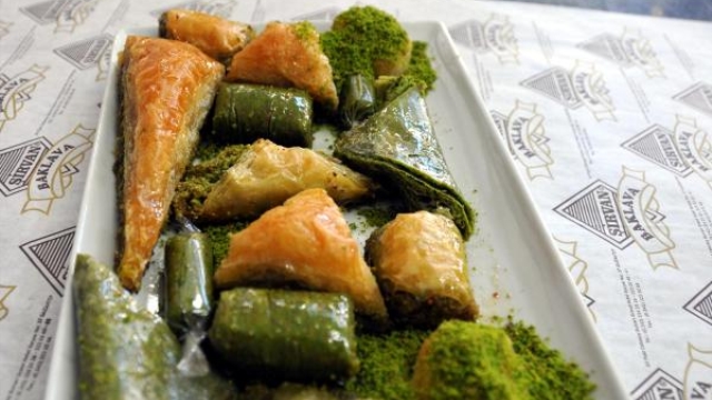 GAZİANTEP'TE BAKLAVA YETİŞTİREMİYORLAR...