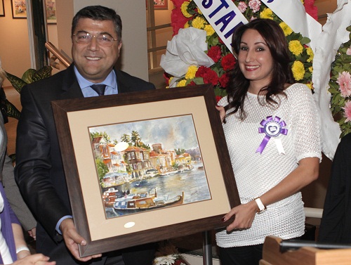 HAÇÇE KADINLAR RESİM SERGİSİ AÇTI