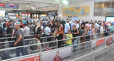 BAYRAM NEDENİYLE HAVAALANI VE OTOGARLAR DOPDOLU