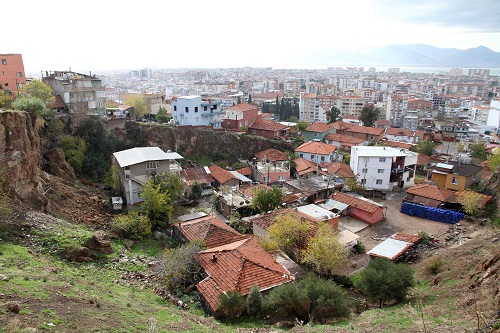 KARŞIYAKA'DA HEYELAN MAĞDURLARINA KALICI ÇÖZÜM...