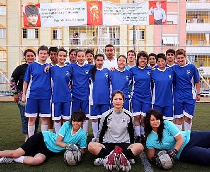 KONAKLI FUTBOLCU KIZLAR HAZIR...