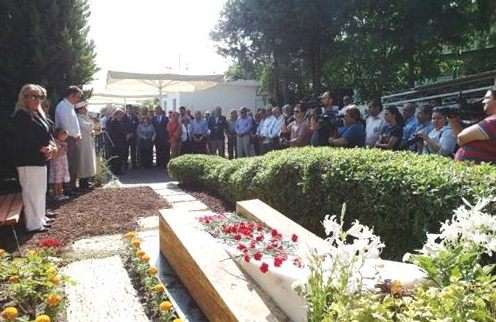 AHMET PRİŞTİNA MEZARI BAŞINDA ANILDI