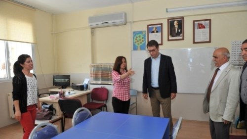 PİRİŞTİNA'DAN ENGELLİ ÖĞRENCİLERE DESTEK