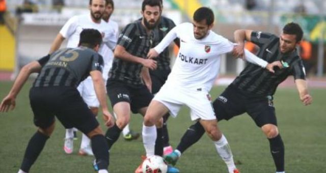 Karşıyaka'yı 2-0 ile geçen Akhisar Trabzon'un rakibi oldu...