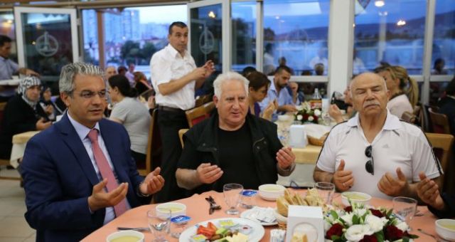 Karşıyaka’da şehit ailelerine iftar