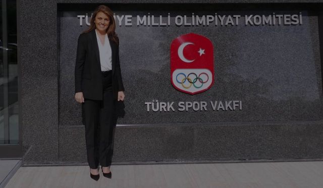 Yelkende Özlem Akdurak, Serhat Belli'yi geçti...