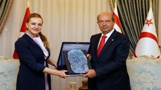 Rektör Hotar, KKTC Cumhurbaşkanı Tatar'ı ziyaret etti