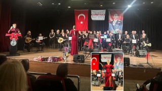 Karşıyaka Sanat Derneği’nde salon doldu, ayakta duracak yer kalmadı…