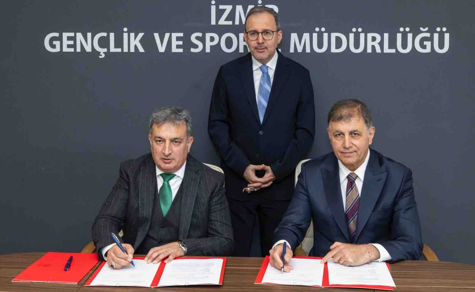 Karşıyaka Stadı için imzalar atıldı...