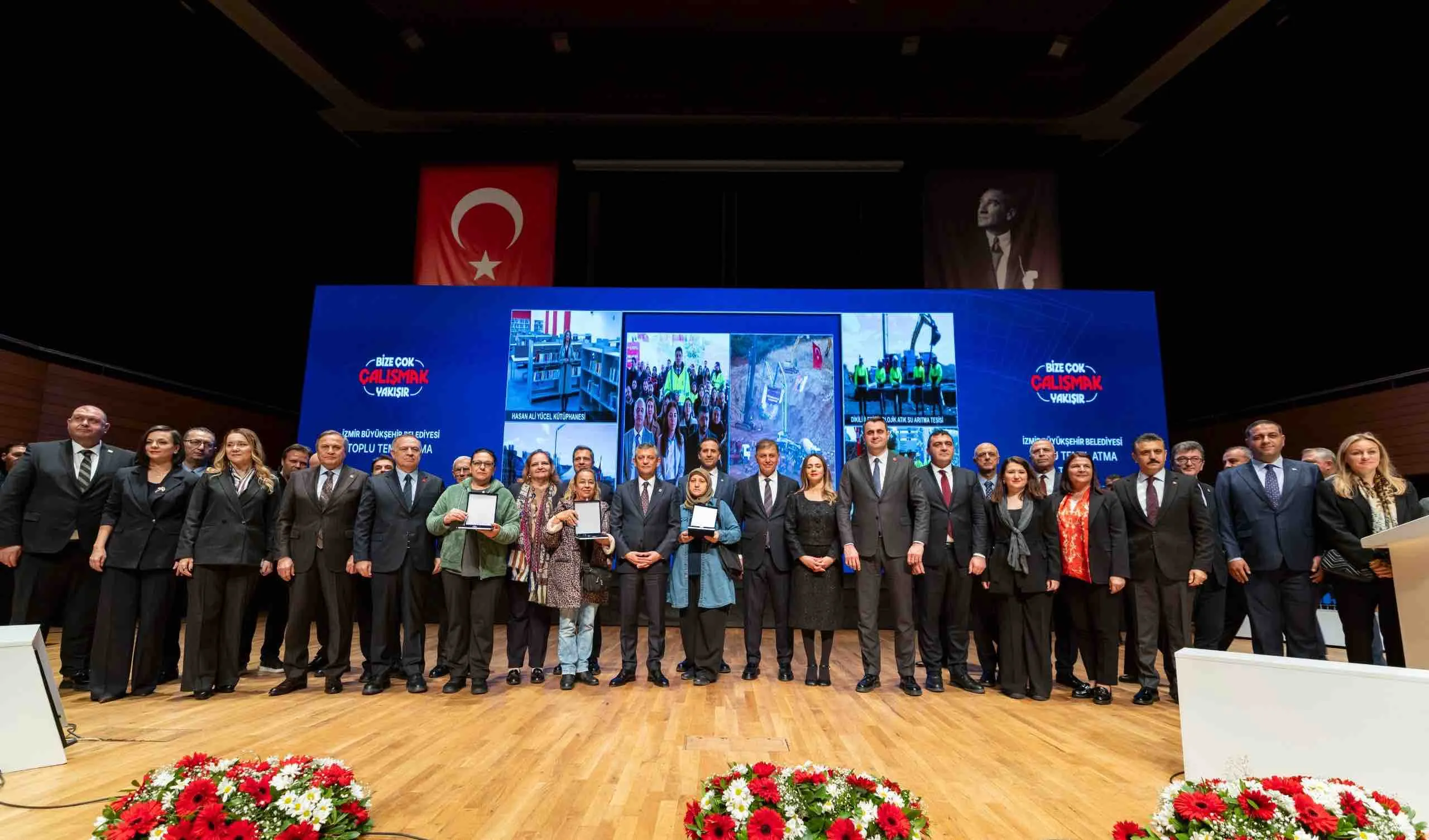İzmir'de toplu açılış, temel atma, anahtar teslim töreni düzenlendi