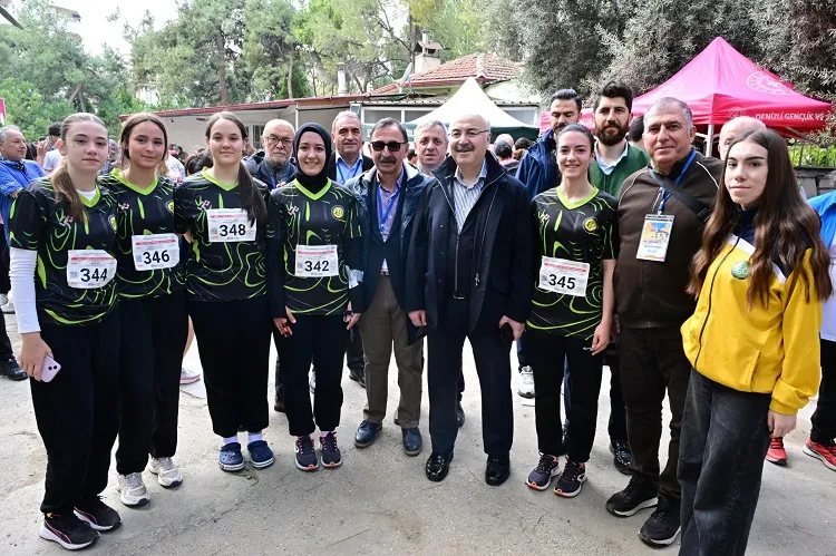 Akhisar’ın yön bulucu kızları yine kürsüde…