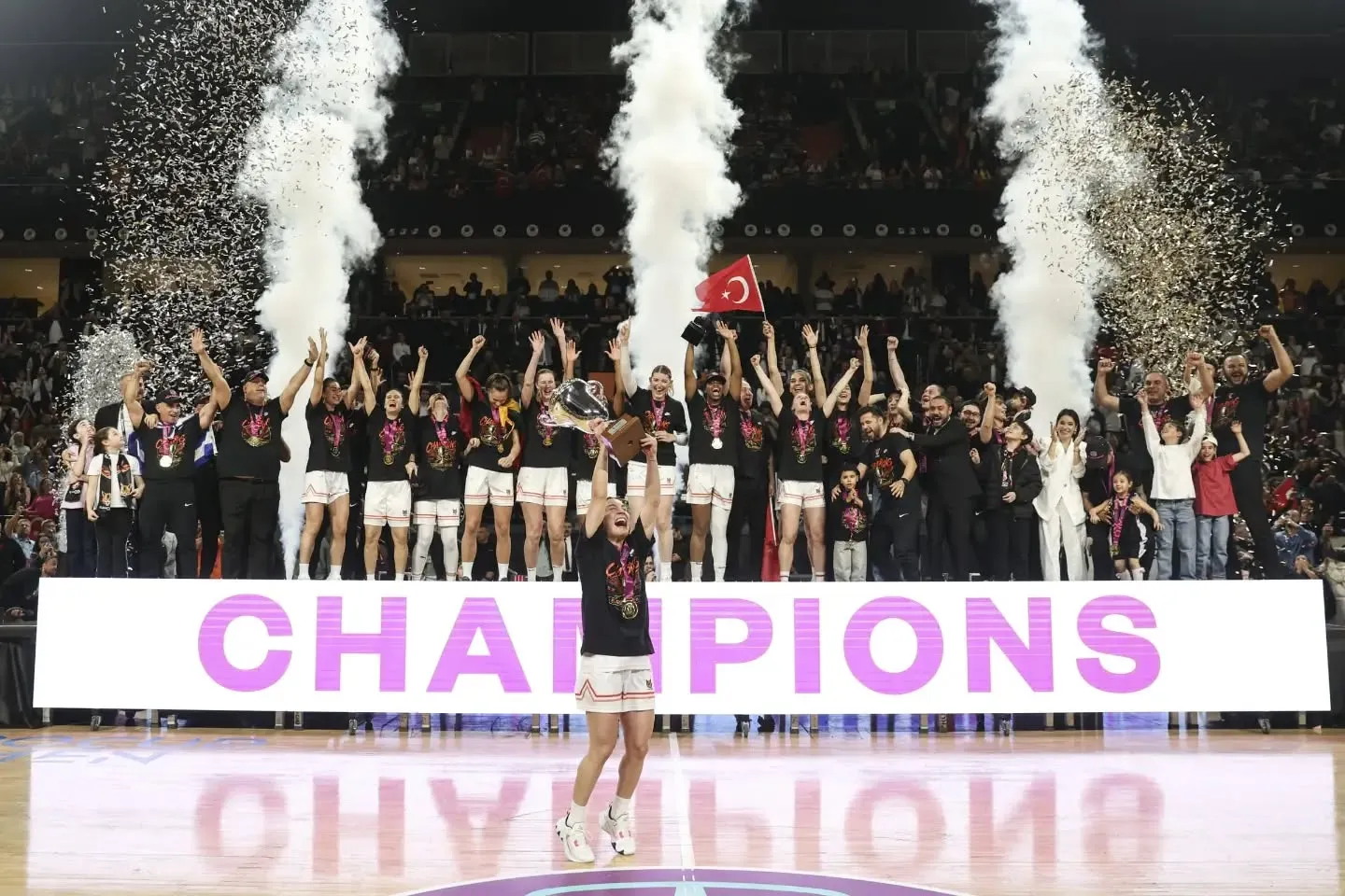 Kadınlar EuroCup'ta Çimsa ÇBK Mersin şampiyon