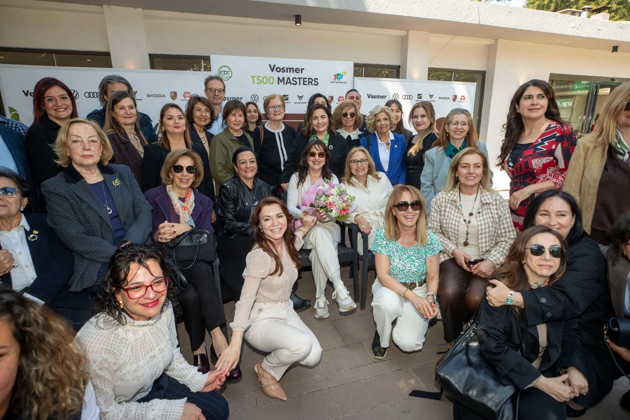 Meltem Cumbul İzmir’de sevenleriyle buluştu