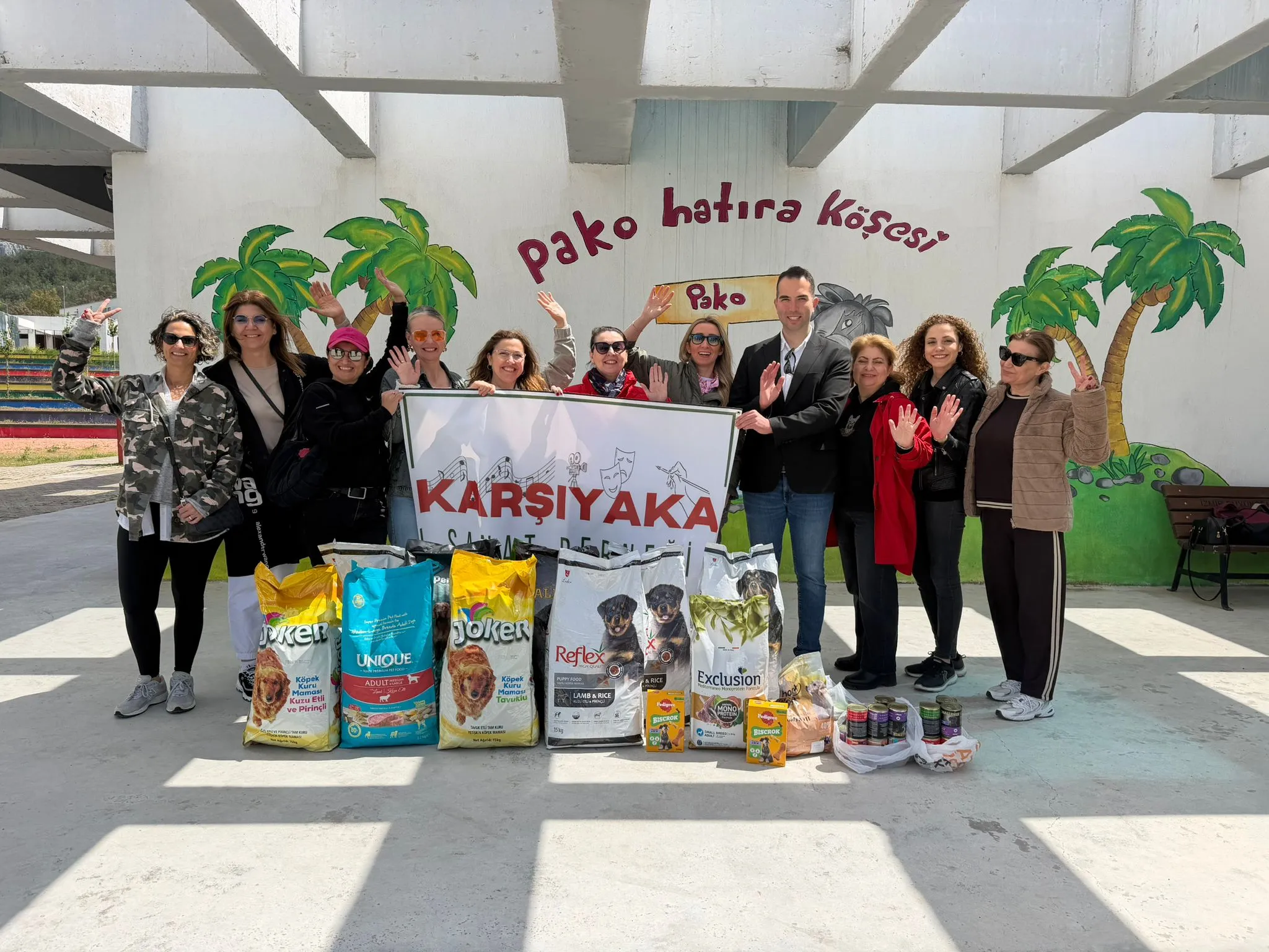 Karşıyaka Sanat Derneği’nden Sokak Hayvanlarına destek 