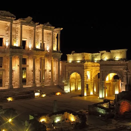 Efes Antik kentini gece gezmenin keyfi başlıyor