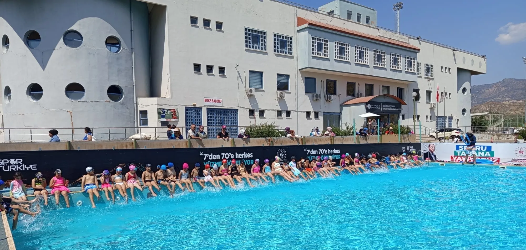 Karşıyaka’da Yüzme Bilmeyen Kalmıyor