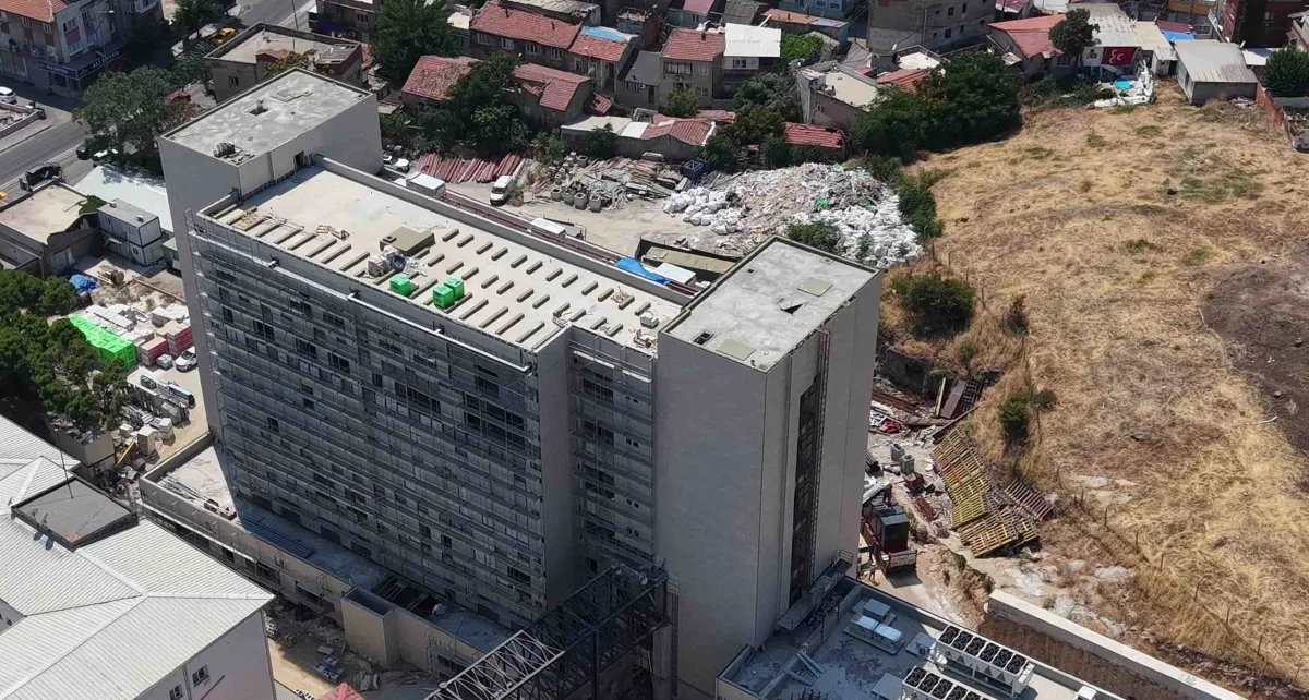 Eşrefpaşa Hastanesi’nin yeni ek hizmet binası tamamlanıyor
