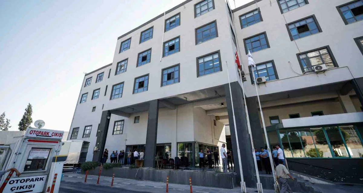 İzmir Otogarı’nda haciz devam ediyor