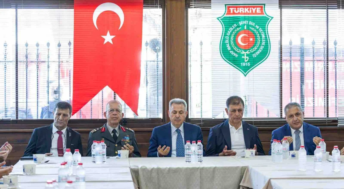 Başkan Tugay: Sizlere hürmet etmek ve omuz omuza durmak en temel görevimiz 
