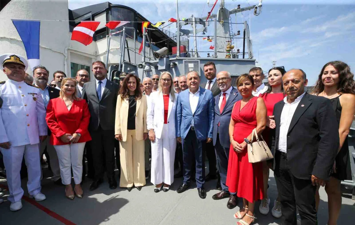 Karşıyaka Gemisi'nde Zafer Bayramı