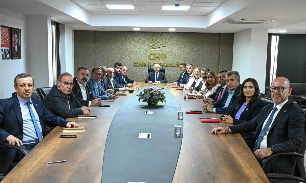 CHP lideri Kılıçdaroğlu İzmir'de MYK'yı topladı