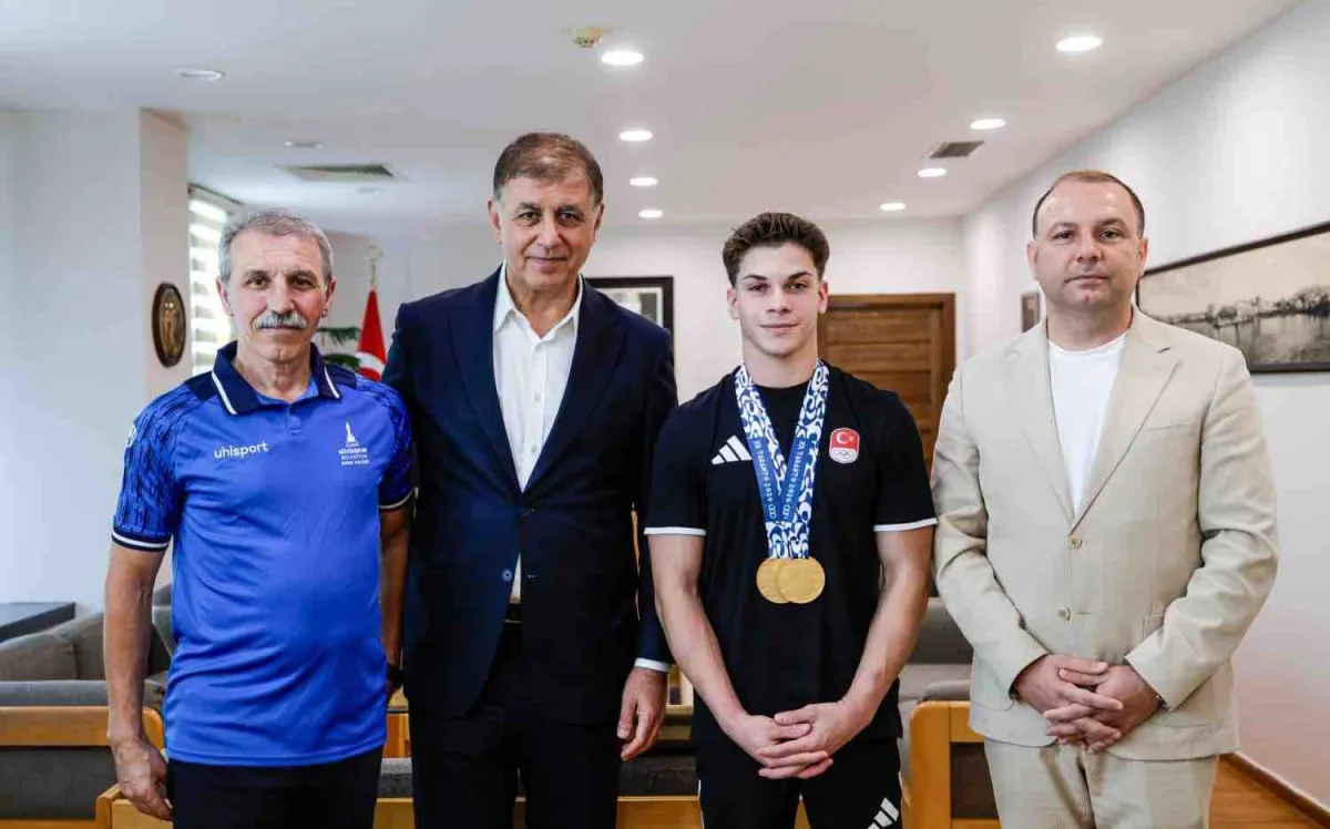 Başkan Tugay, altın madalyalı sporcuyu ağırladı