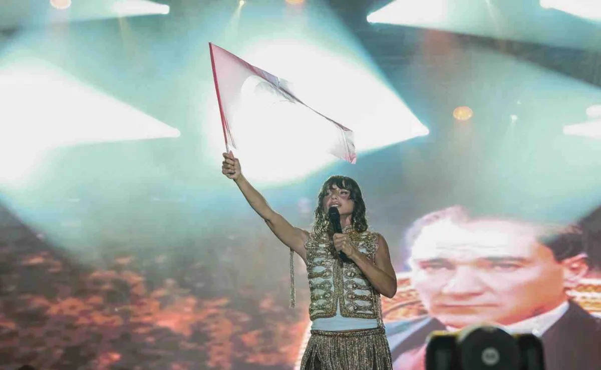 İEF’de müzik ve mizah bir arada