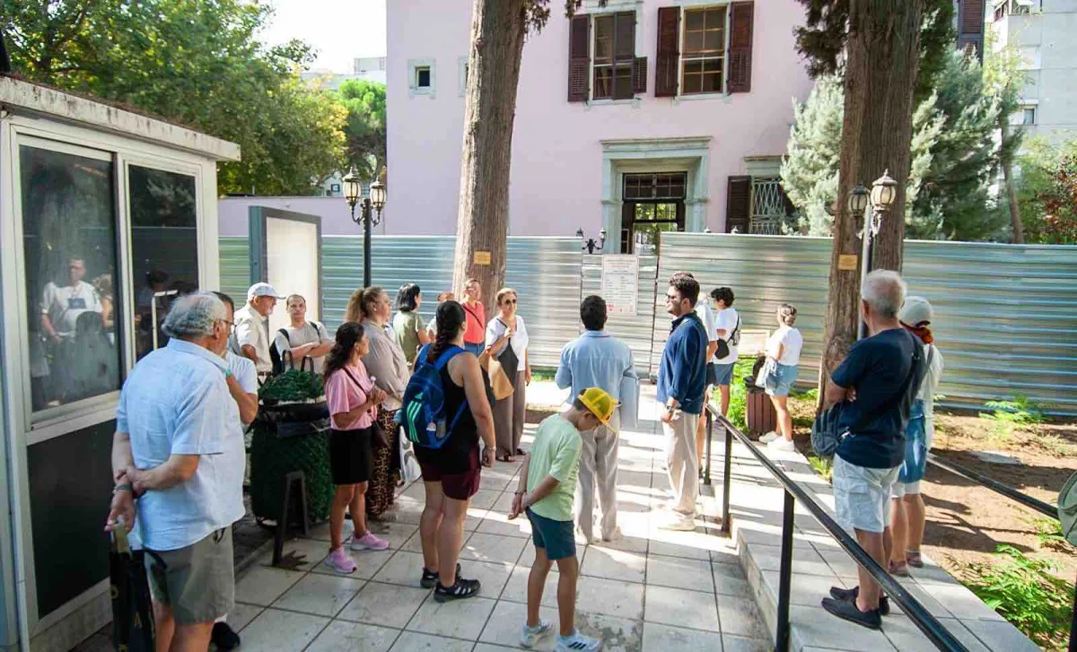 Karşıyaka'da tarih yürüyüşü: Atatürk'ün izinde yoğun katılım