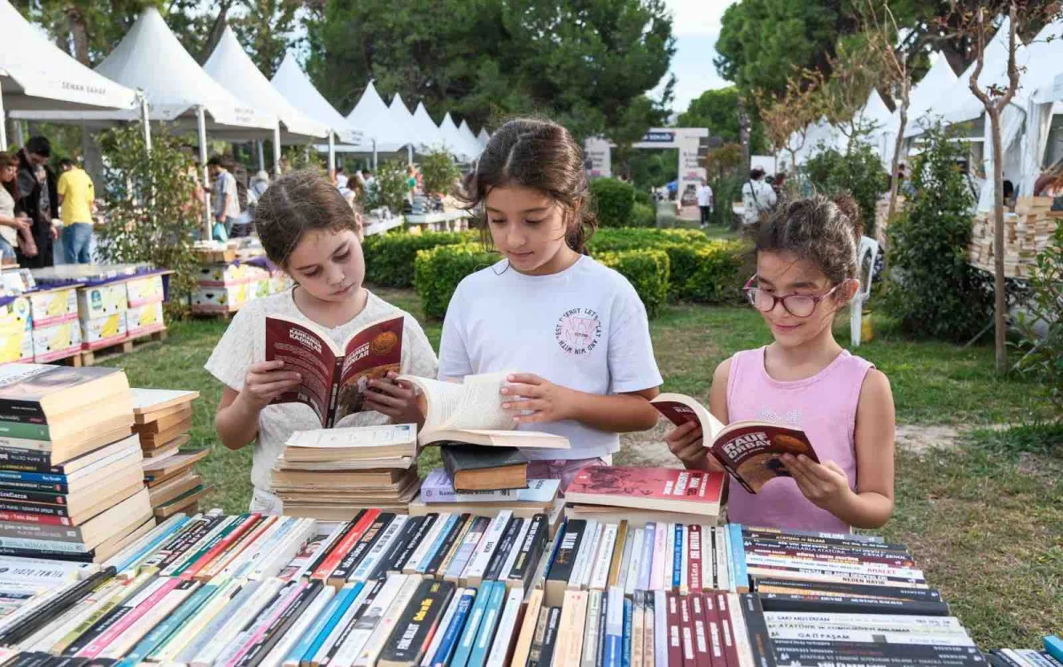 Binlerce kitapsever Kültürpark’ta buluştu