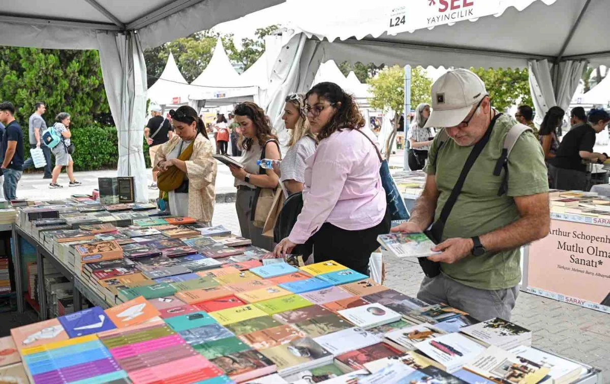 Kitapseverler Kültürpark'ta buluştu