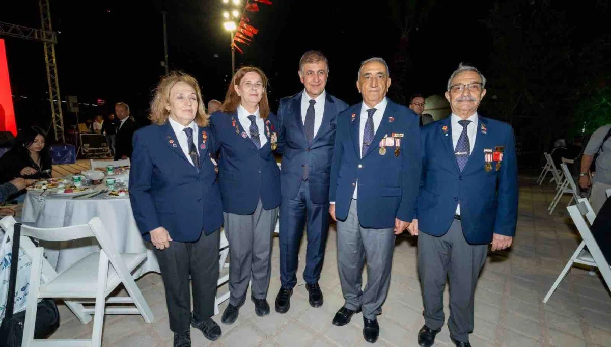 Başkan Tugay şehit aileleri ile gaziler ve aileleriyle bir araya geldi