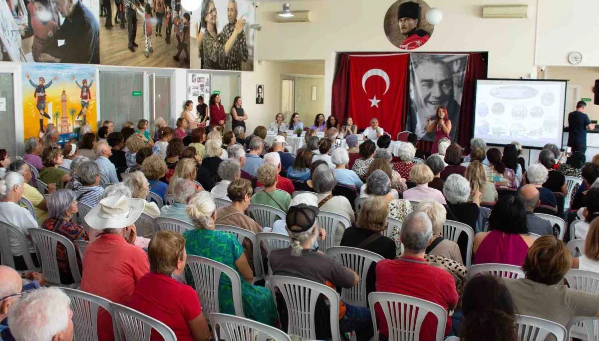 Karşıyaka’da Alzheimer’la yaşam konuşuldu