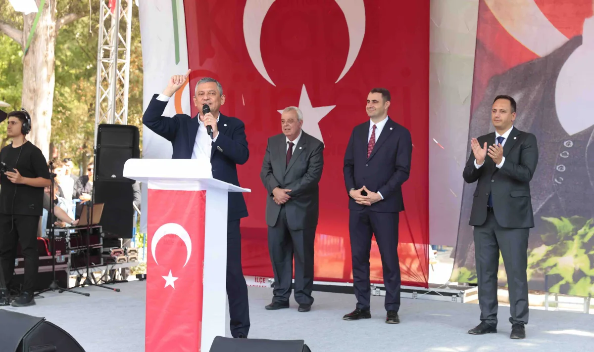 Özgür Özel İzmir'den seslendi: "Bu iktidarı değiştireceğiz"