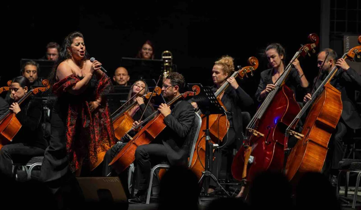 İzmir Oda Orkestrası yeni sezonu açtı